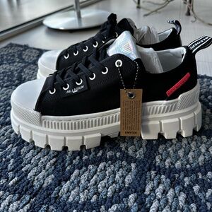 Brand New Palladium Revolt Lo Tx Platform Sneakers Shoes US 8, EUR 39.5; UK 6